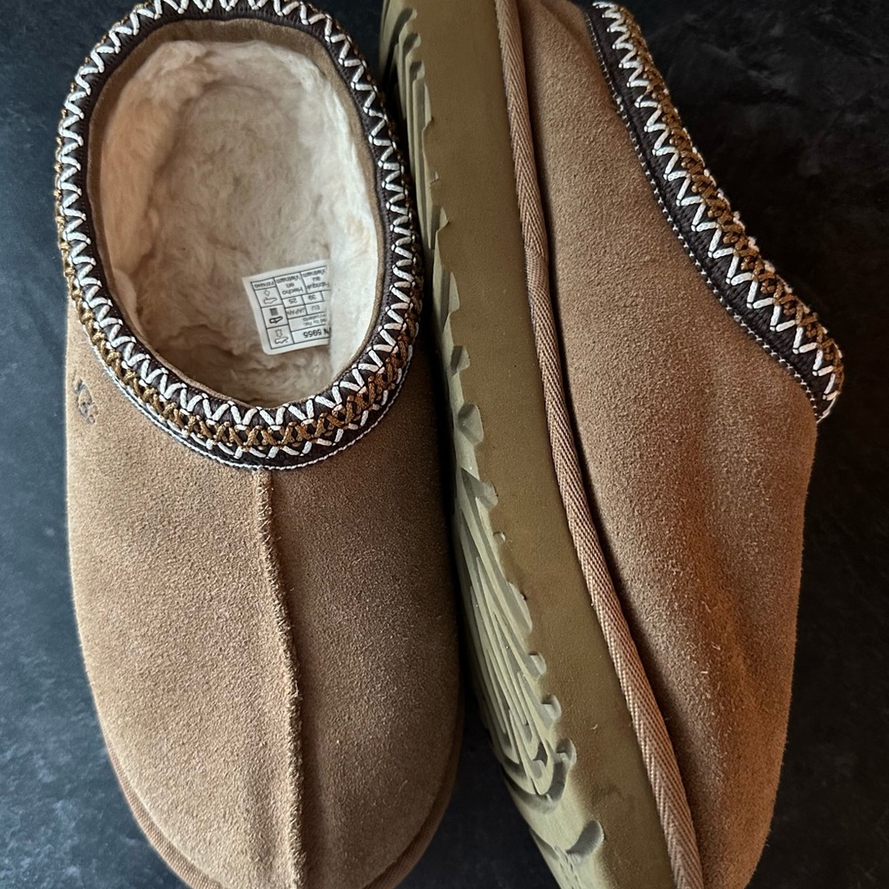 UGG Tasman Slippers Women’s Size 8 Chestnut Suede Cozy Shearling